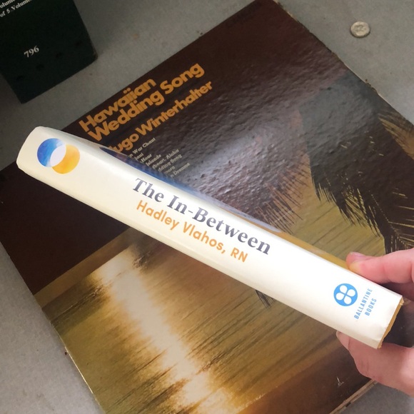 The In-between book - Picture 3 of 10